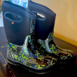 Bogs boots size 4